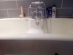 Live Show In The Bathtub! - Loulou Petite