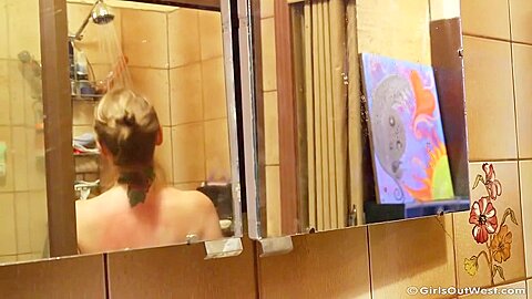 Louise Louellen - Lulu - Lather Up