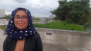Mar Bella In A Pretty Veiled Arab Girl Gets Fucked Publicly In Anal By 2 Black Guys To Go To