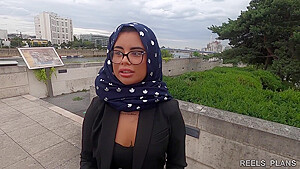 Mar Bella In A Pretty Veiled Arab Girl Gets Fucked Publicly In Anal By 2 Black Guys To Go To
