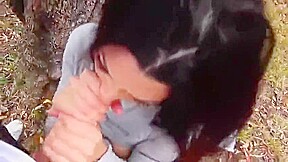 Mi chica mamando en el parque