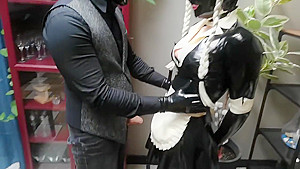 Mj en soubrette fait le service a domicile 