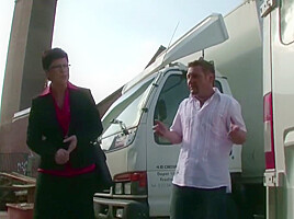 Mutti laesst sich auf der Arbeit ficken und besamen