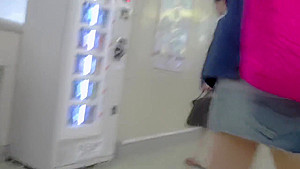駅でノーパン　ミニスカ NO PANTIES JAPAN (long version)