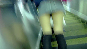 駅でノーパン　ミニスカ NO PANTIES JAPAN (long version)