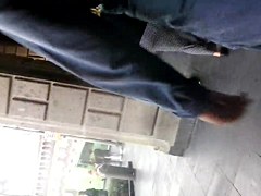 Nalgona flaca en vestido largo