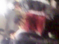 Nalgotas en pantalon apretado rojo