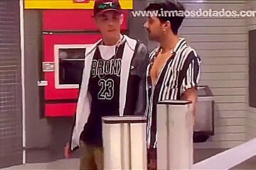 Novinho Dotado Fode O Cu Do Amigo Em Publico