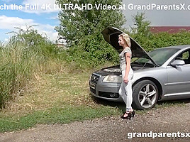 Old People help with with the Car - Grandparentsx