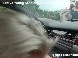 Old People help with with the Car - Grandparentsx