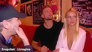 Ophelie Prise Sur Une Table De Bar