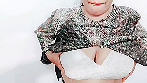 Pakistani Hot Aunty Boobs Show