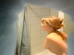 Peeping on a sexy babe showering