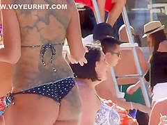 Peeping tom in the middle of sexy babes