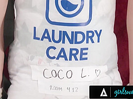 Petite Blonde Has Her Pussy Fingered Hard While Waiting For The Laundry With Coco Lovelock