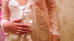 Playgirl Takes A Bath And Teases Her Arousing Pussy Hole