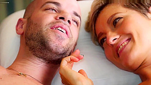 Porn actor and sexcoach Jean-Marie Corda reveals sex tips: How to please a girl