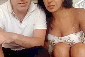 Pretty Couple plays on chat Uk are good