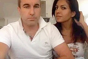 Pretty Couple plays on chat Uk are good