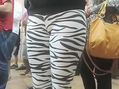 Public cameltoe in skintight zebra pants