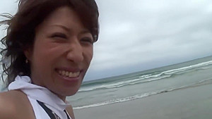 Randy brunette sucks guy's pole on the beach
