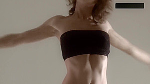 Razdery Noga In Tight Yoga Pants