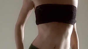Razdery Noga In Tight Yoga Pants