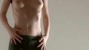 Razdery Noga In Tight Yoga Pants