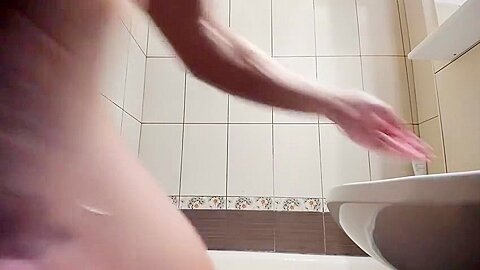 Roberto Cumming Before Shower