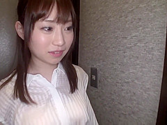 Sakai Momoka enjoys a pussy toying session