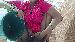 Sapna Didi Ne Apni Chut Ko Dho Diya