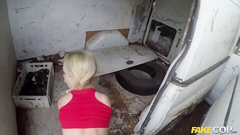 Scrap Yard Cop Fucker: Full-breasted Blon