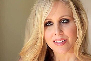 Seduces New Lover With Julia Ann