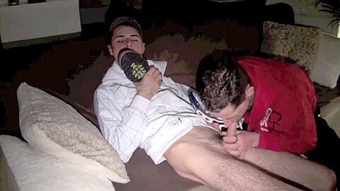 Sex Tape With 2 Sneakers Boy At Home - CrunchFrenchBareback