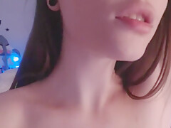 Sexy Babe Seduces Her Followers