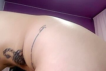 Sexy Colombian Emo Penetrates Her Ass With A Buttplug And Shakes Her Sexy Buttocks For You