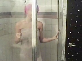 Sexy Emogirl Gives Handjob In The Shower