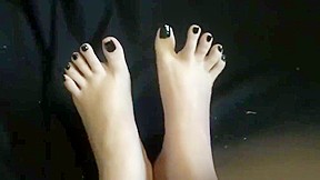 Sexy Goth teen 18+ Feet - Toe Spreading and Crunching - High Arches - Rubbing