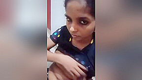 Sexy Indian Girl Shows Her Boobs