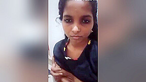 Sexy Indian Girl Shows Her Boobs