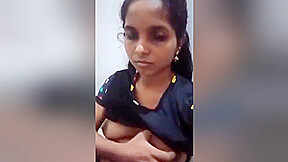 Sexy Indian Girl Shows Her Boobs