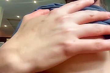 Showing Breasts And Pussy On Video Call Pokazvau Grud I Kisku Po Videosvyazi Fleer