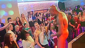 Skiing party babe pleasing two dudes