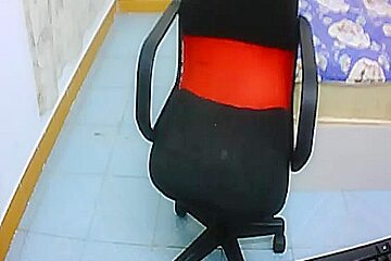 Skinny Asian webcam model having a private chat