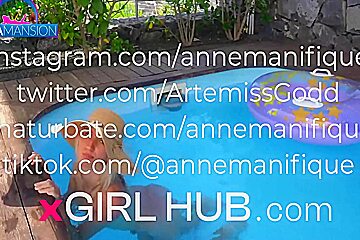 Skinny Blonde Annemanifique Get Really Horny In The Pool