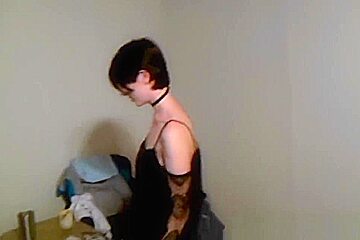 Skinny girl Alex Harper likes it