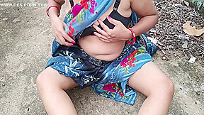 Sonal Bhabhi Ganv Ke Bahar Bridge Par Fingering Karti Huyi Public Me