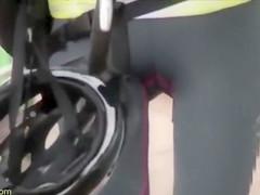 Sporty Japanese biker wets her tights with piss