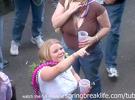 SpringBreakLife Video: Mardi Gras Flashers