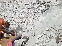 Spying them fuck on the beach!